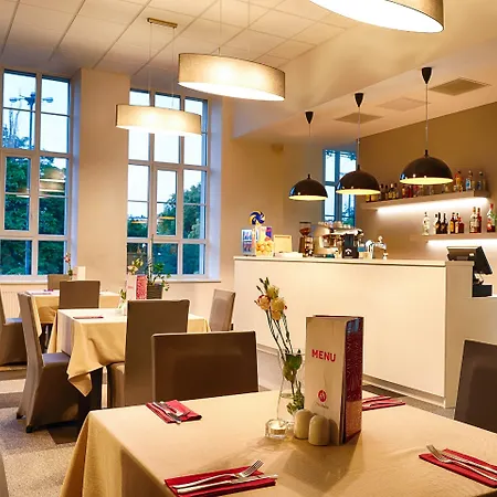 罗兹福克斯酒店 3* 罗兹