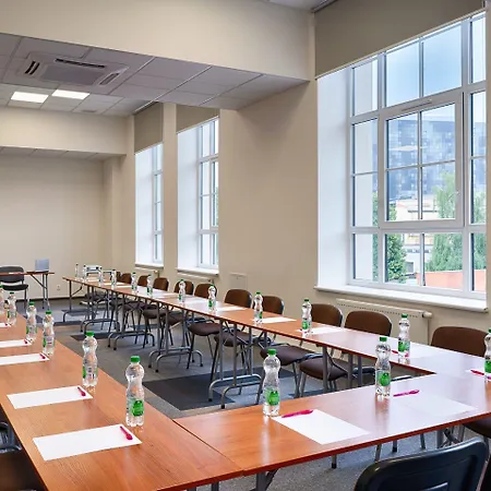 罗兹福克斯酒店 3*