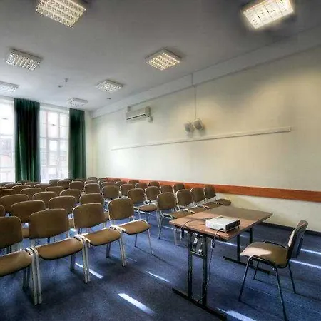 罗兹福克斯酒店 3* 罗兹