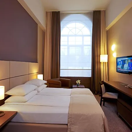 罗兹福克斯酒店 罗兹